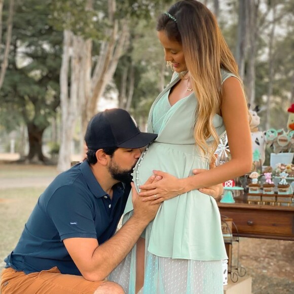 Biah Rodrigues detalha cuidados por cólica do filho