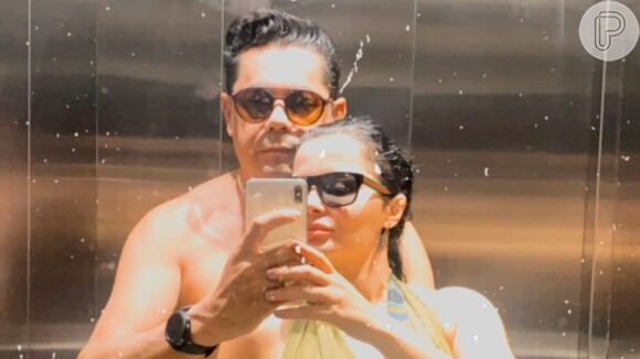 Maraisa faz foto na cachoeira com o namorado, Fabricio Marques