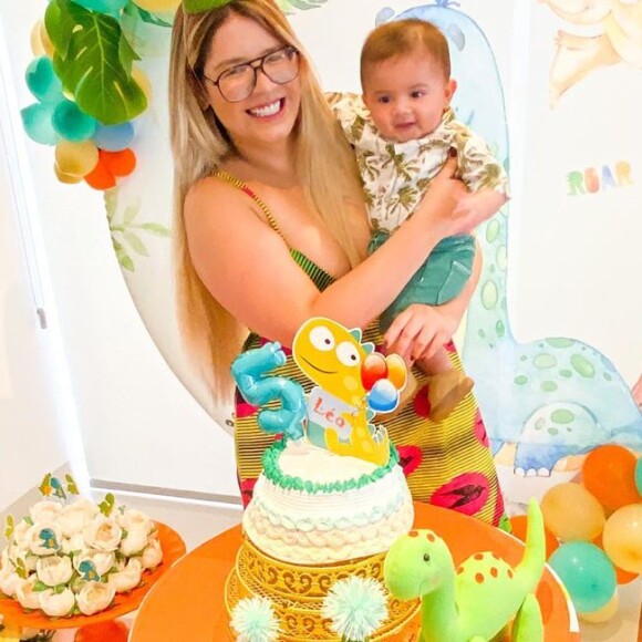 Marília Mendonça e Léo no mesversário de 5 meses do menino