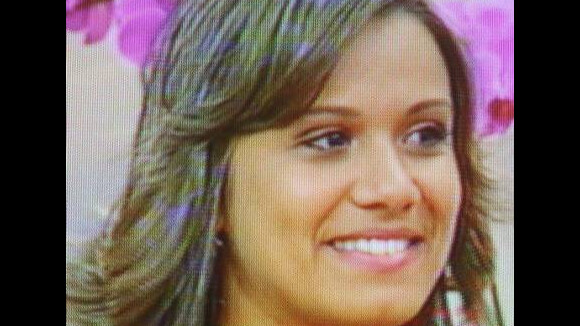 Izabela Araújo, solteira depois que beijou Fred, cobra R$ 2,5 mil por entrevista