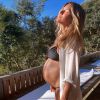 Giovanna Ewbank usa biquíni preto e mostra barriga de gravidez