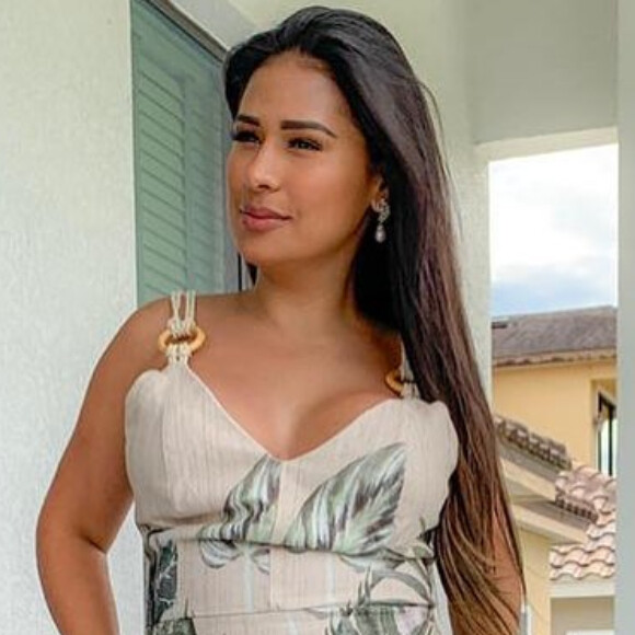 Sertaneja Simone relatou cansaço após limpar a sua mansão de três andares