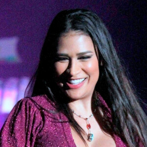 Simone é uma das famosas que arregaçou as mangas e encarou faxina nessa quarentena