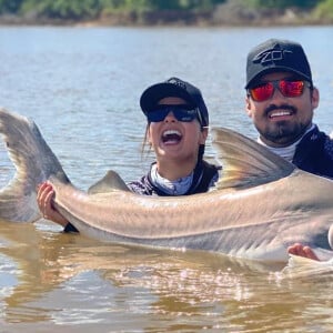 Fernando Zor propõe desafio à namorada, Maiara, após pescar peixe gigante. Saiba mais sobre post feito nesta sexta-feira, dia 19 de junho de 2020