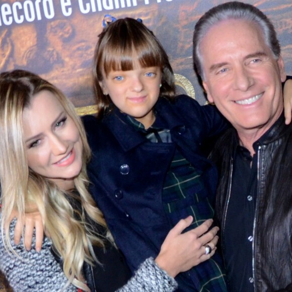 Filha de Ana Paula Siebert e Roberto Justus, Vicky foi comparada à irmã Rafaella Justus, filha do empresário com Ticiane Pinheiro