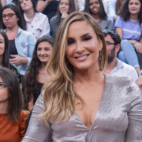 Claudia Leitte se encantou com a beleza de Carol Dias em vídeo