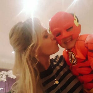 Filho de Eliana, Arthur também se mostrou fã do The Flash