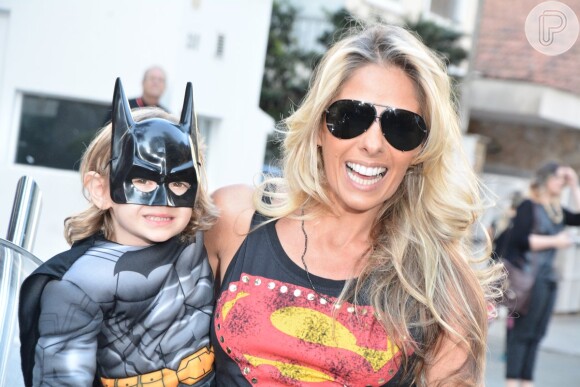 Filho de Adriane Galisteu, Vittorio se vestiu de Batman para comemorar 4 anos em 2014