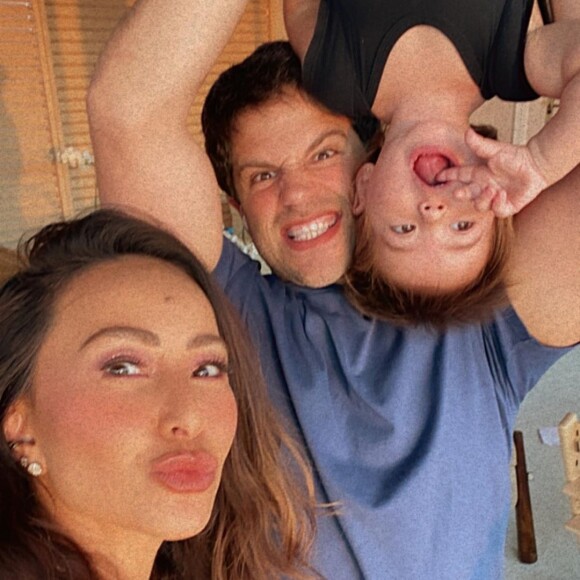 Sabrina Sato e Duda Nagle valorizam a independência e a criatividade na criação da filha, Zoe