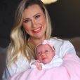 Ana Paula Siebert divide com os fãs a maternidade real