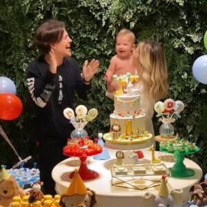 Gabi Brandt faz festa com tema 'selva' para festejar 1 ano do filho