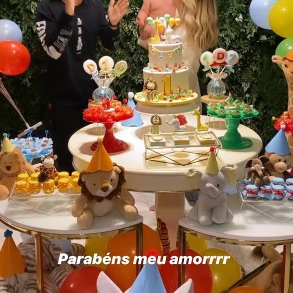 Gabi Brandt faz festa com tema 'selva' para festejar 1 ano do filho