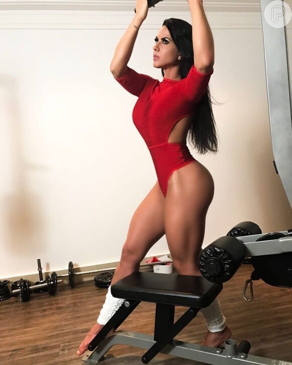 Graciele Lacerda usa body justo ao corpo e ganha comentário de Zezé Di Camargo