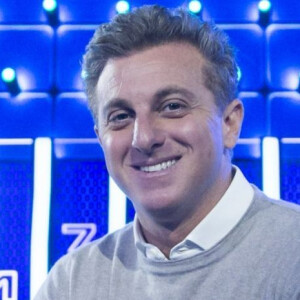 Luciano Huck surpreendeu ao posar com o filho mais velho, Joaquim, de 15 anos