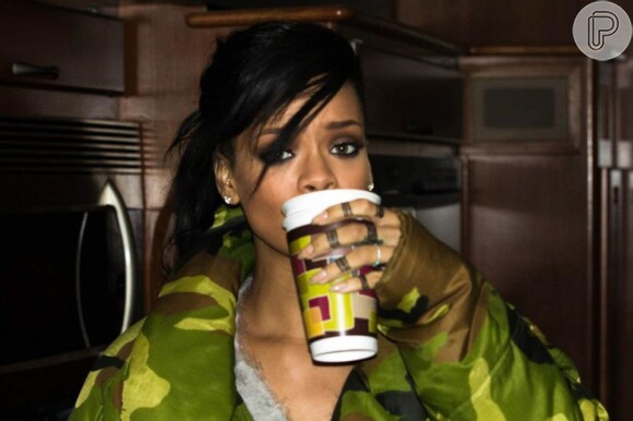 Os contratos já estão nas mãos dos produtores das cantoras. Rihanna poderá se apresentar no Rio no mesmo festival que Rihanna e Nicki Minaj