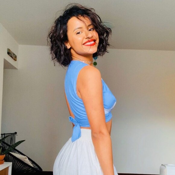 Ex-BBB Gleici Damasceno prova que cabelo sem química tem poder