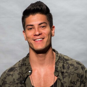 Arthur Aguiar reflete sobre traições e desabafa: 'Não me relacionaria comigo'