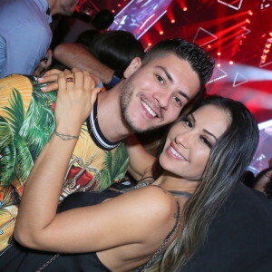 Arthur Aguiar aponta lição após separação polêmica com Mayra Cardi: 'A primeira lição é não me trair. Depois, não trair o outro. Nunca mais fazer uma pessoa sofrer por minha causa'