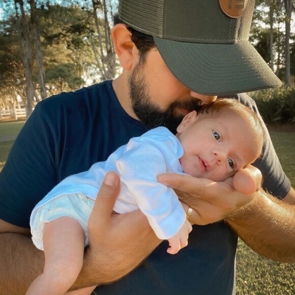 Filho de Sorocaba completa 2 meses e ganha look de grife. Veja!