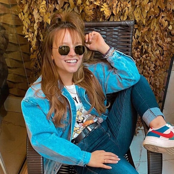 Larissa Manoela conta que já se atrasou em encontro: 'Não gosto muito. Se eu sei que vou demorar, começo 1h30, 2h antes. Gosto de começar antes pra não ter esse perigo'