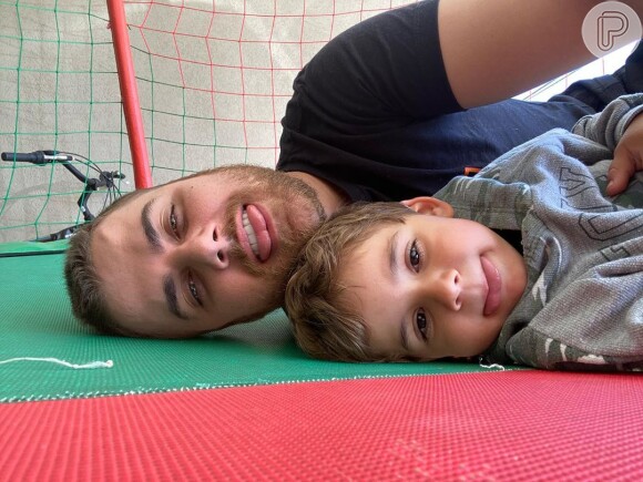 Zé Neto se diverte em foto com o filho mais velho, José Filho