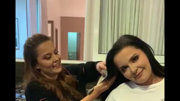 Maiara limpa cabelo de Maraisa em vídeo