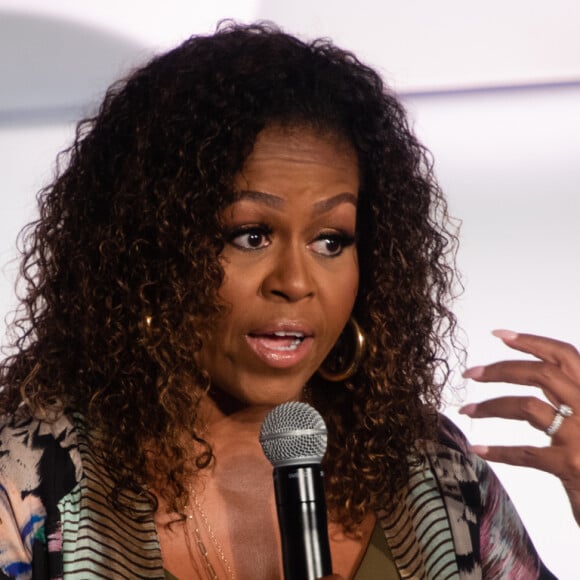 Michelle Obama quer abordar assuntos cotidiano de forma descontraída em seu podcast
