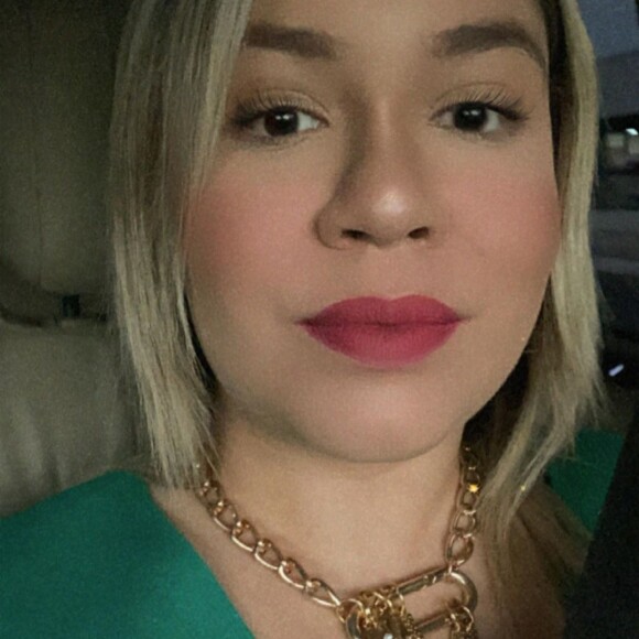 Marília Mendonça escolheu batom rosa como protagonista de sua maquiagem