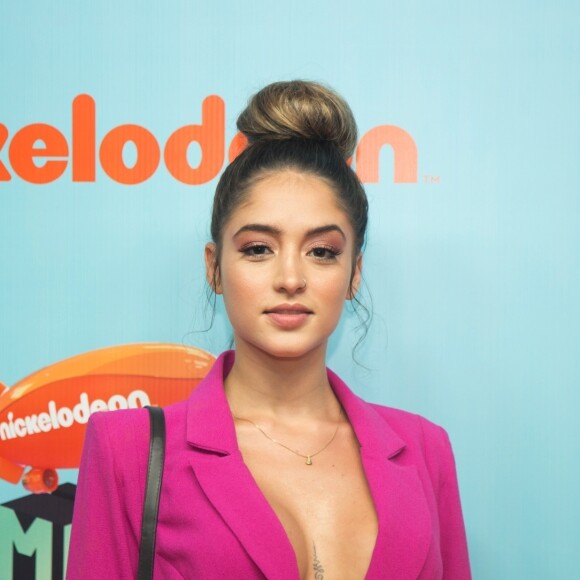 A influencer Thaylise Pivato elogiou Marília Mendonça em foto produzida: 'Gata'