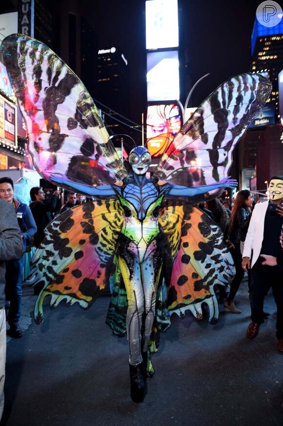 Estilosa, a top model alemã posou para fotos na Times Square