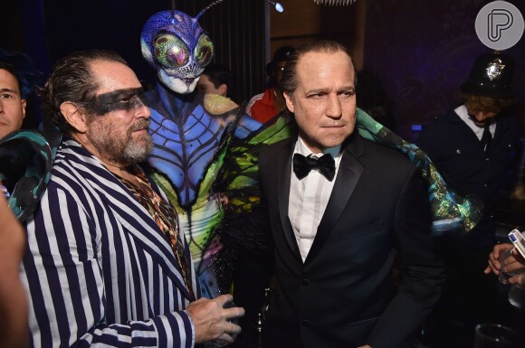 Heidi Klum recepciona os seus convidados vestida 'mosca-varejeira'