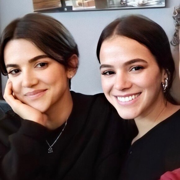Manu Gavassi mostra Bruna Marquezine sem maquiagem ao comemorar aniversário da atriz: 'Nossa melhor versão'