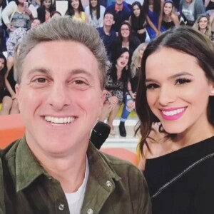 Luciano Huck celebra 25 anos de Bruna Marquezine: 'Amiga querida'
