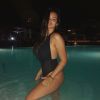 Filha de Kelly Key, Suzanna Freitas valoriza corpo em look moda praia
