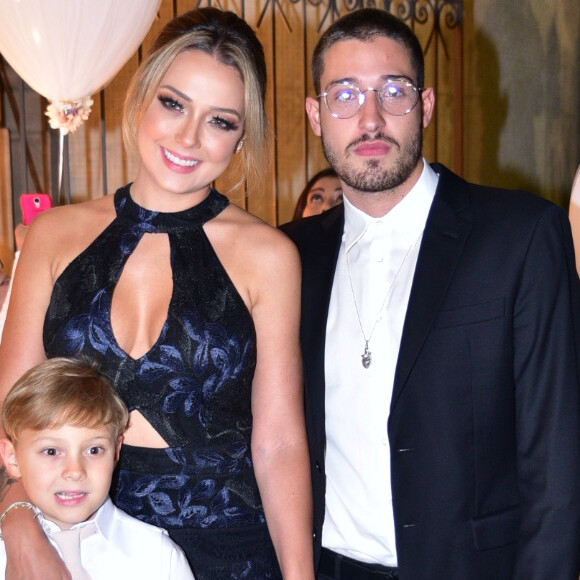 Carol Dantas e Vinícius Martinez planejam mudança da família para a Espanha