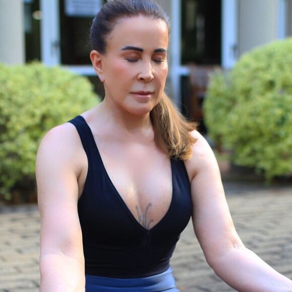 Zilu aponta a ioga como prática para conhecer o corpo