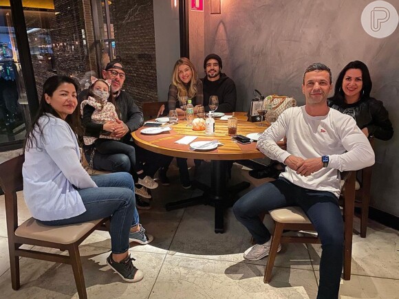 Grazi Massafera e Caio Castro visitaram restaurante de Henrique Fogaça em São Paulo