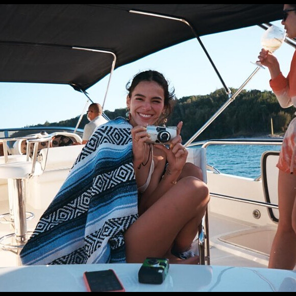 Bruna Marquezine chamou de 'apocalipse' a manifestação religiosa