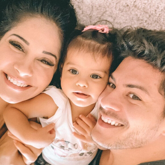 Mayra Cardi esclarece que, apesar de estar em bons termos com Arthur Aguiar, eles não voltaram