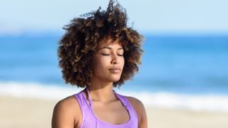 Yoga em casa: 4 vantagens do exercício alia praticidade e autocuidado