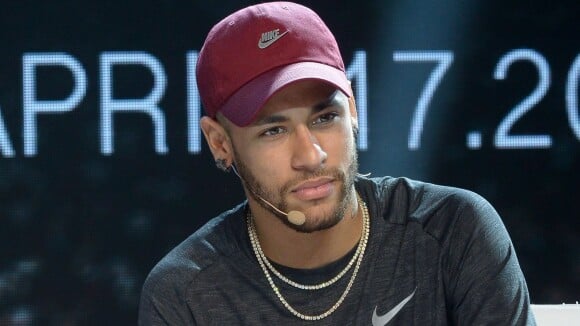 Neymar testa positivo para coronavírus após viagem com Anitta e filho para Ibiza