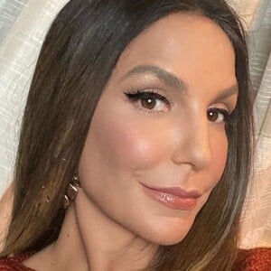 Ivete Sangalo encantou a web ao mostrar um vídeo fofo de sua filha Helena fazendo carinho em um cachorro