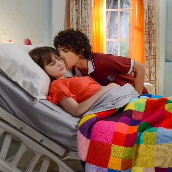 Sophia Valverde e Igor Jansen ganham torcida na web por romance fora da novela