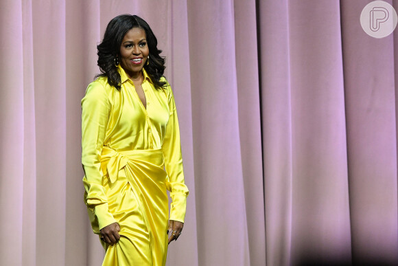 Michelle Obama fez post no Instagram usando o batom lançado por ela