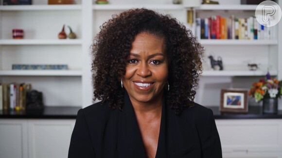 Michelle Obama fez parceria com marca de cosmético e lança batom vermelho
