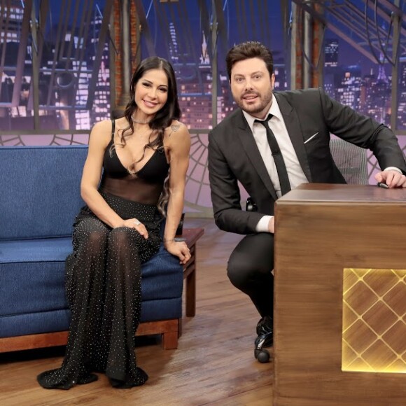 Mayra Cardi falou sobre a carreira no 'The Noite com Danilo Gentili', do SBT