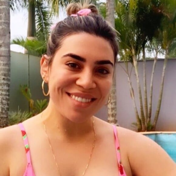 Naiara Azevedo ganha elogio de Marília Mendonça em foto de biquíni