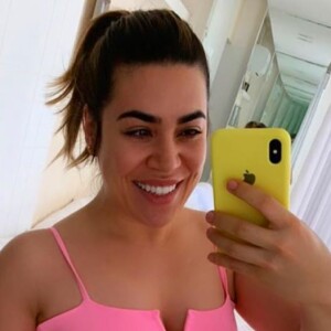 Naiara Azevedo exibe barriga sarada em foto de biquíni