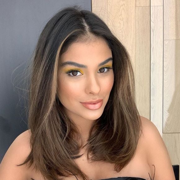Munik Nunes exibia cabelo médico com mechas iluminadas antes de mudança radical