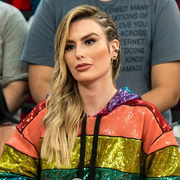 Fernanda Keulla recorreu a tratamentos e drenou espinha em hospital